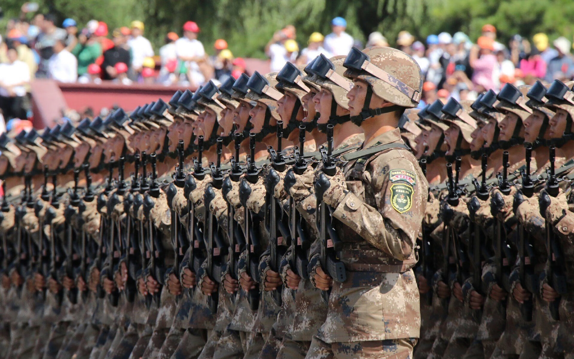 b体育在线平台-球场花絮：幕后趣味小故事让你笑出声，球场搞笑视频