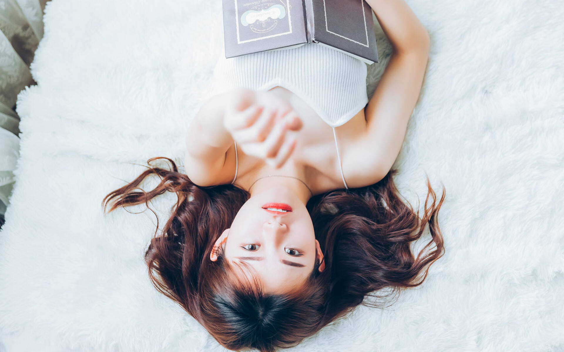 B体育APP下载网址-巴列卡诺队努力突破，争夺前进位置，巴列卡诺球员