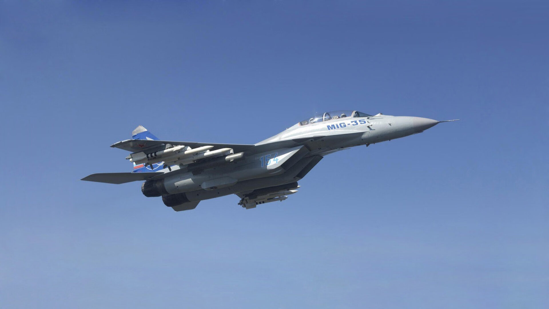 b体育电竞-李冰洁泳池对决 展现中国选手韧性，李冰洁泳装