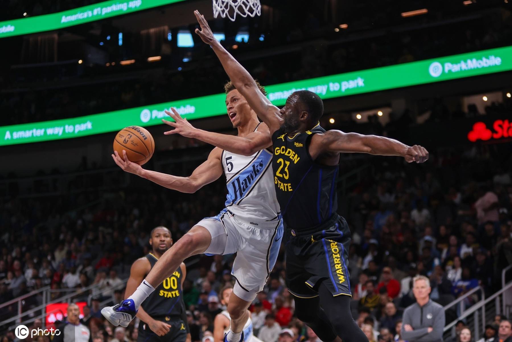 bsports体育:勇士队格林的防守策略：如何限制对手的进攻火力？