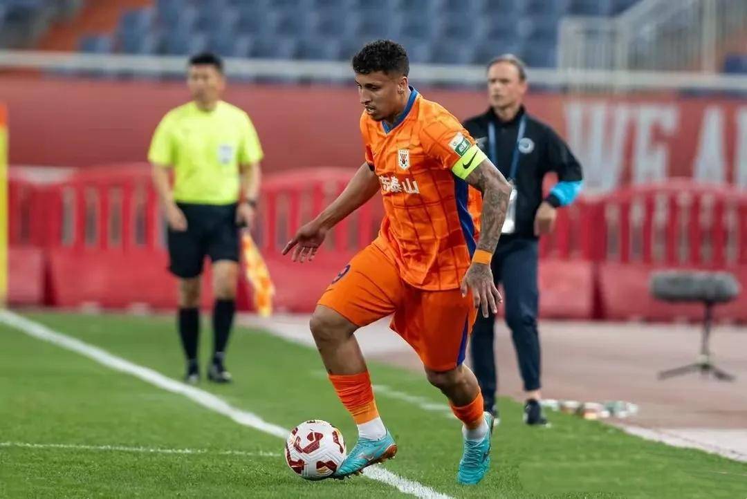 包含B体育平台:足协杯“黑哨”横行，球迷：中国足球何时才能摆脱“人情世故”？的词条