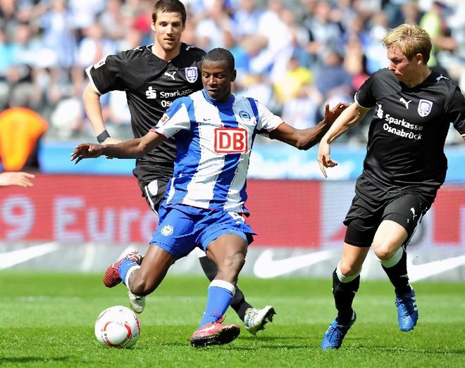 包含B体育官方网站：德甲奥厄的进攻火力与战术调整的词条