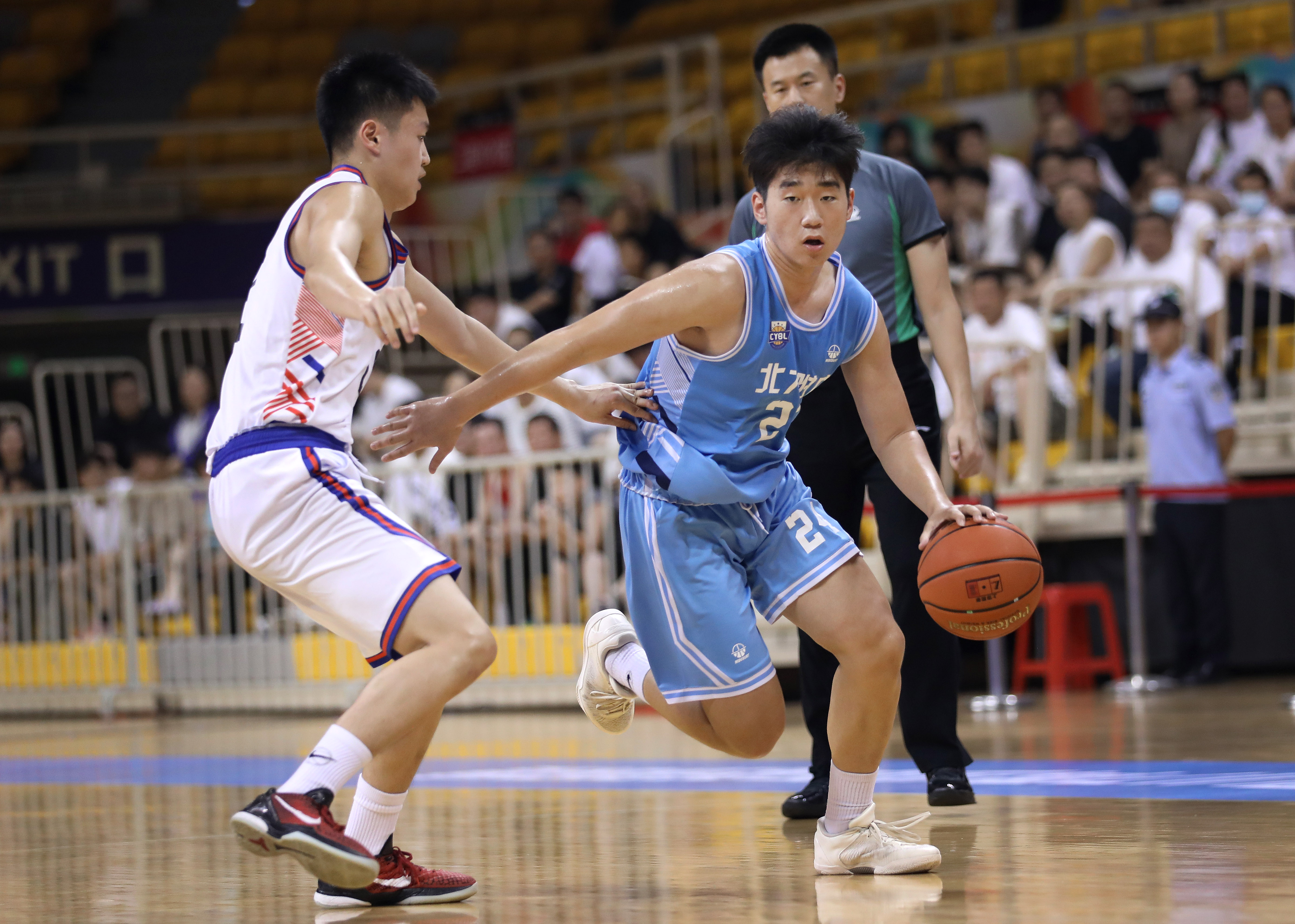 B体育官方网址：中国男篮历史上的争议判罚：回顾那些引发热议的瞬间的简单介绍