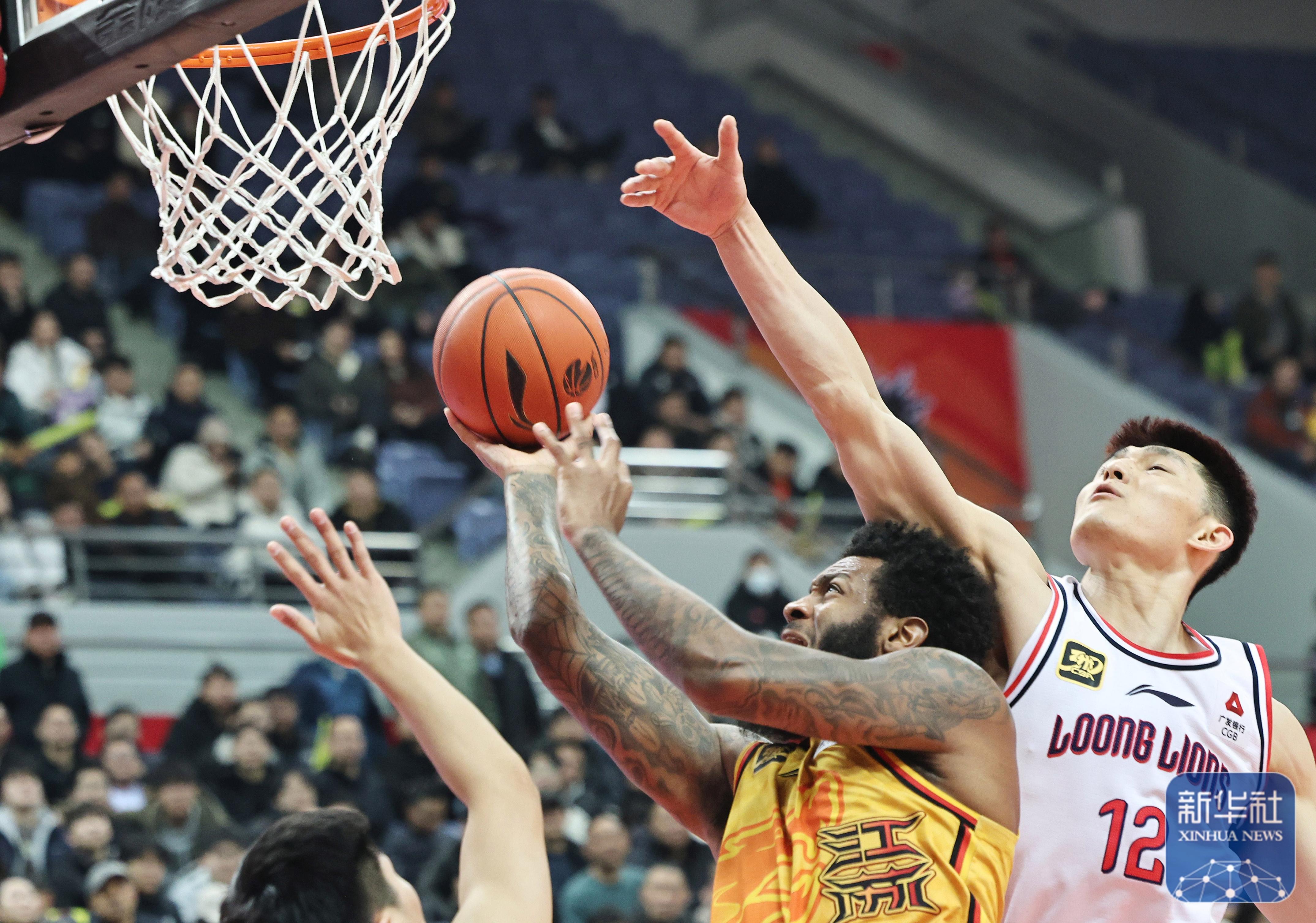 B体育:篮球场上伤病频发，球员健康引关注