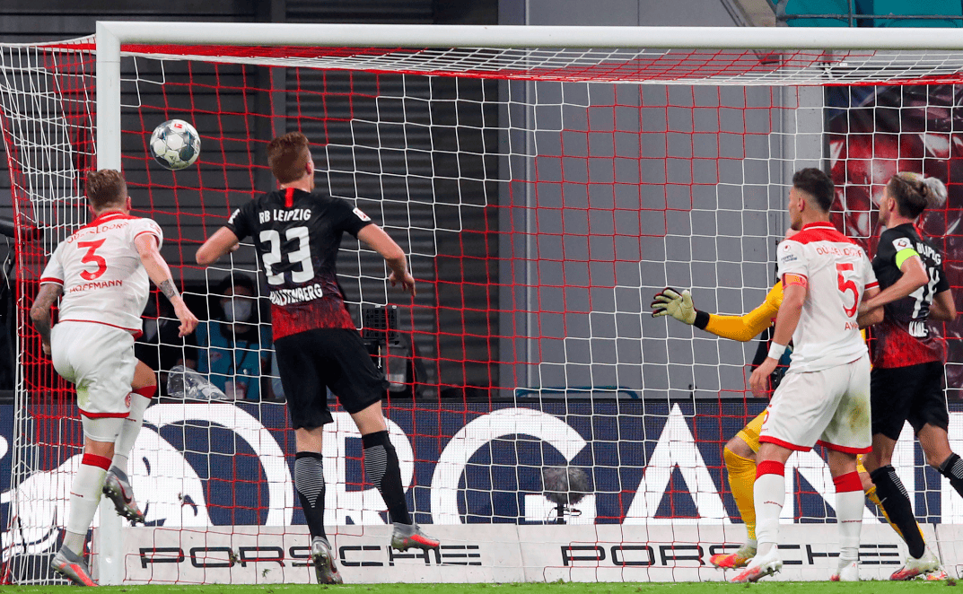 关于B体育官方网站:德甲杜塞尔多夫的转会策略与球队重建的信息 关于B体育官方网站:德甲杜塞尔多夫的转会策略与球队重建的信息