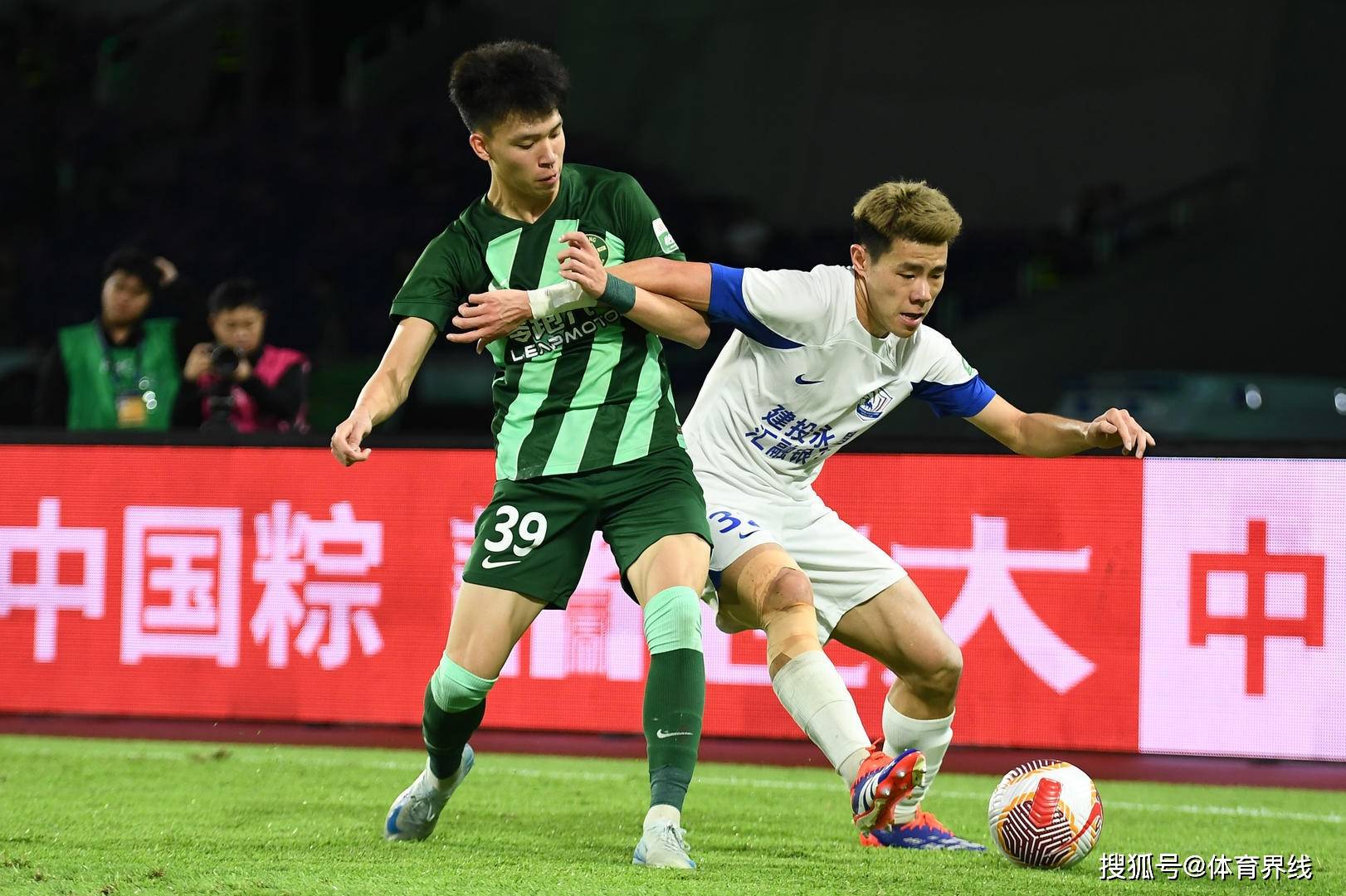 B体育平台:中国足球归化球员社会融入项目设计:文化交流、社区服务与公益活动的简单介绍 B体育平台:中国足球归化球员社会融入项目设计:文化交流、社区服务与公益活动的简单介绍