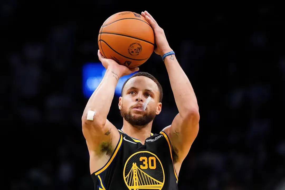 关于bsports体育:勇士队库里：如何继续书写传奇，成为篮球界的传奇人物，影响下一代篮球运动员？的信息