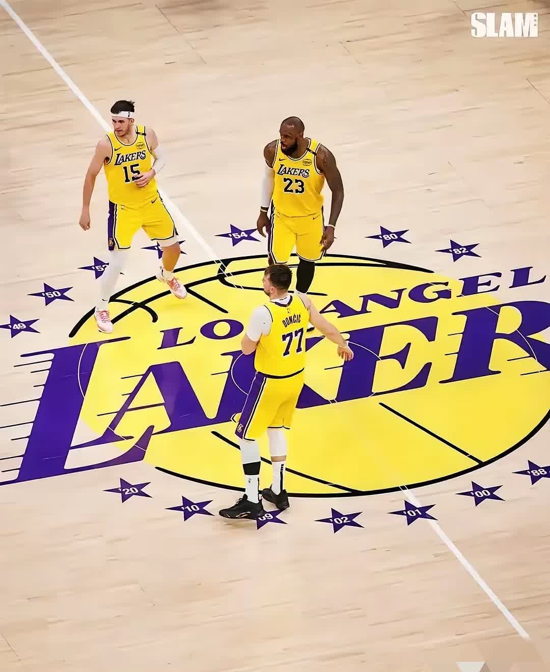 bsports体育:湖人队新赛季的战术演练重点：如何提升进攻效率和防守强度，打造更具竞争力的球队？的简单介绍